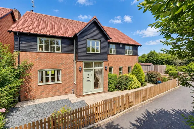 Cheltenham Road East, Churchdown, GL2, photo 1