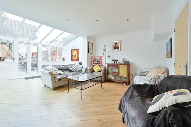 Photo 2 — 118 Rickmansworth Road, Watford