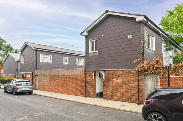 4 Faraday Close, London, photo 1