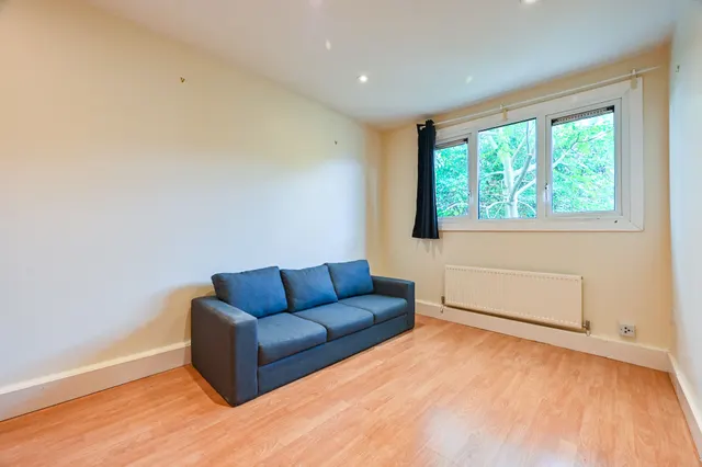 Photo 2 — 4 Faraday Close, London
