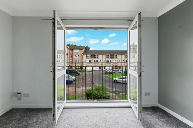 Photo 3 — Whitehill Court, Dennistoun, Glasgow, G31