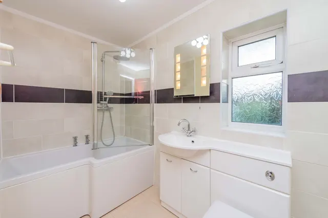 St. Barbaras Place, Park Hall, SY11, photo 2