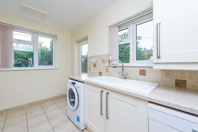 St. Barbaras Place, Park Hall, SY11, photo 3