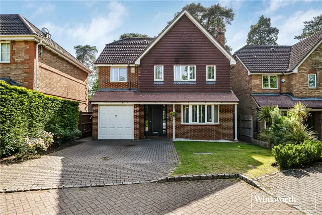 Butler Road, Bagshot, GU19, photo 1