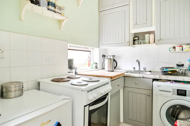 Photo 3 — 20 Veryan, Woking