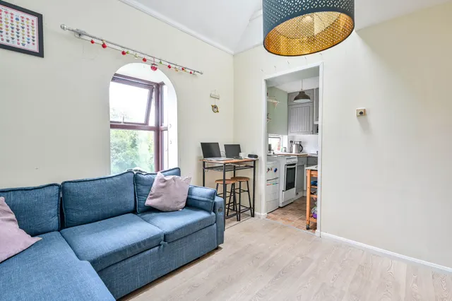 Photo 2 — 20 Veryan, Woking
