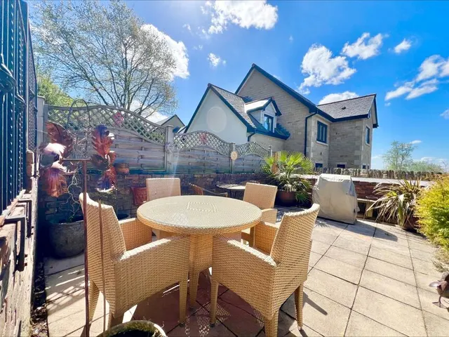 Photo 3 — Tottington Road, Bolton, Greater Manchester, BL2