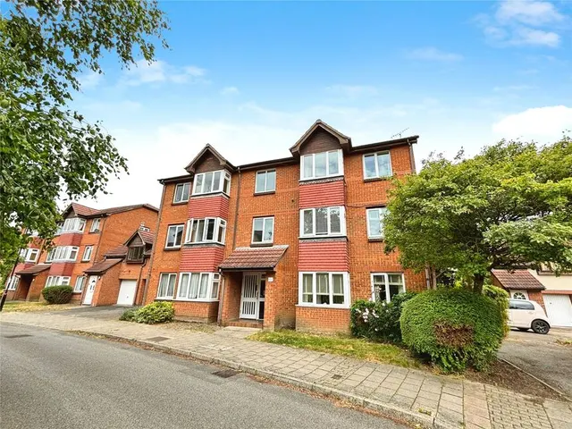 Sterling Gardens, London, SE14, photo 1