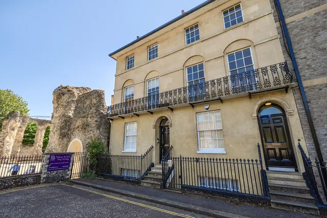 2 bedroom flat, Abbots Walk, Reading, RG1