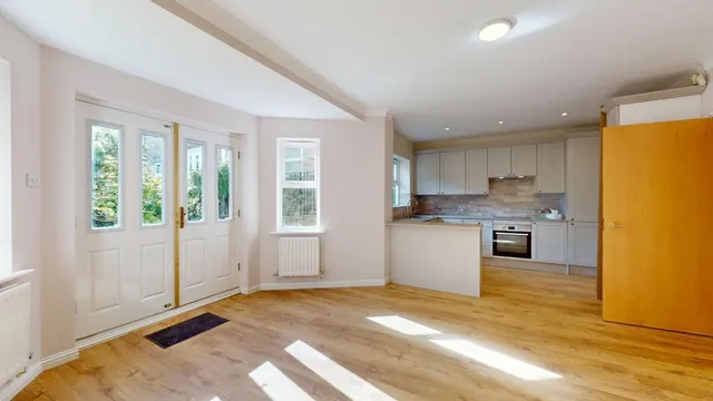 Regency Court, Ilkley, LS29, photo 3