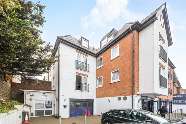 9 Brooklands Court, 415 Burnt Oak Broadway, Edgware, photo 1