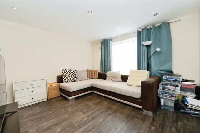 Photo 3 — Bournehall Avenue, Bushey