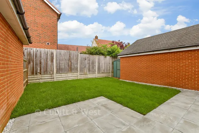 Vespasian Close, Westhampnett, PO18, photo 2
