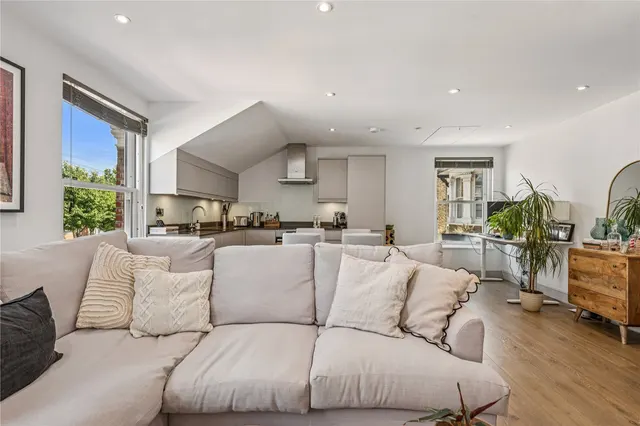 Atheldene Road, London, SW18, photo 2
