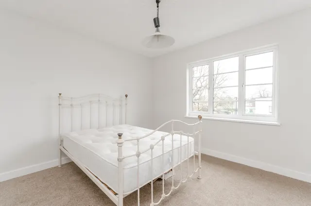 Photo 3 — 5 Springfield Court, Lynton Road, London