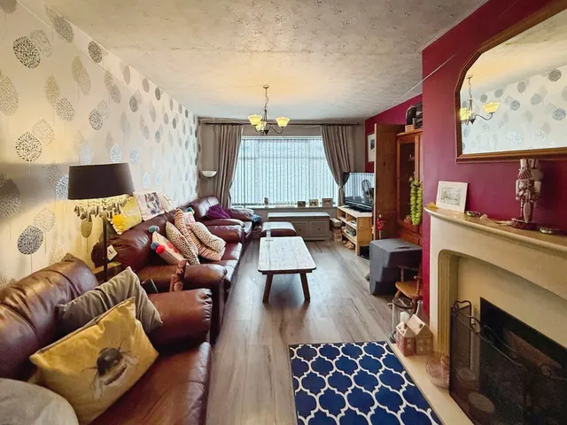 Photo 2 — Home Farm Crescent, Whitnash, Leamington Spa