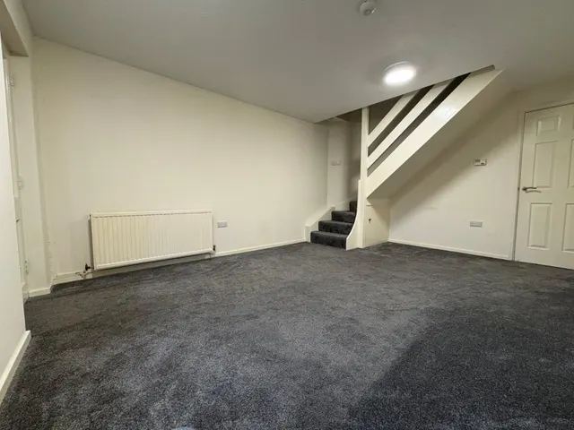 Sandpiper Road, Thorpe Hesley, photo 2