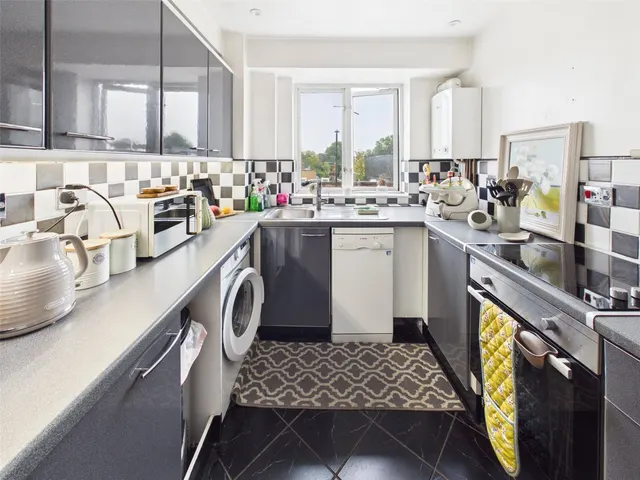 Park Road, Hampton Hill, TW12, photo 3