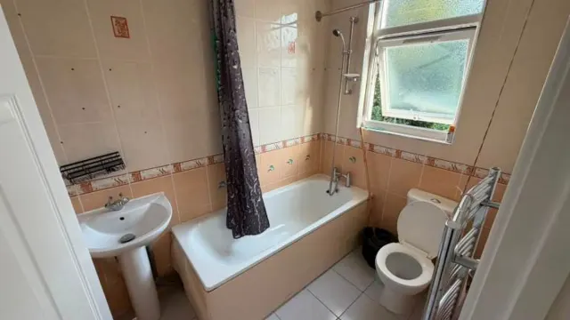 Links Road, London, SW17, photo 3