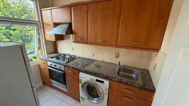 Links Road, London, SW17, photo 2