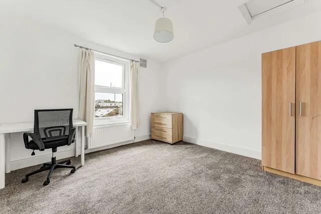 Burdett Road, London, E3, photo 3