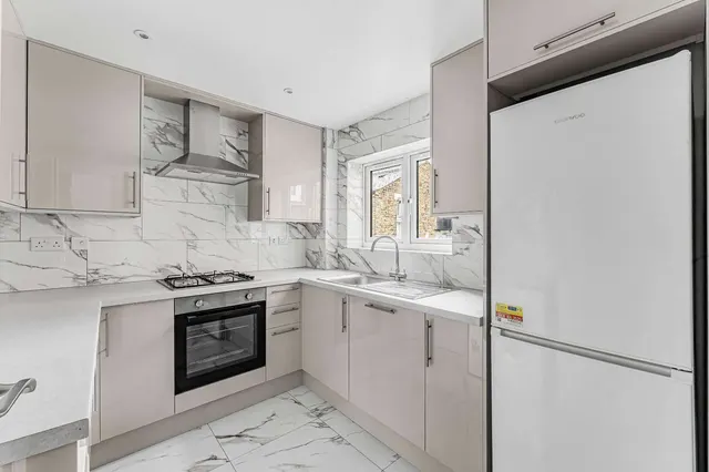 Burdett Road, London, E3, photo 2