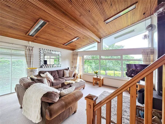 Oaken Close, Bacup, OL13, photo 2