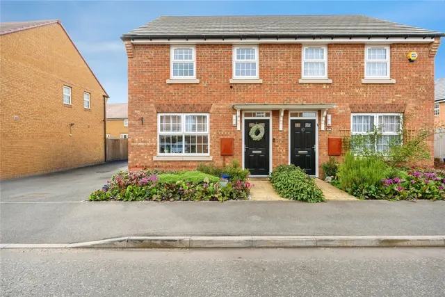 Chadwick Crescent, Bedfordshire, LU7, photo 1