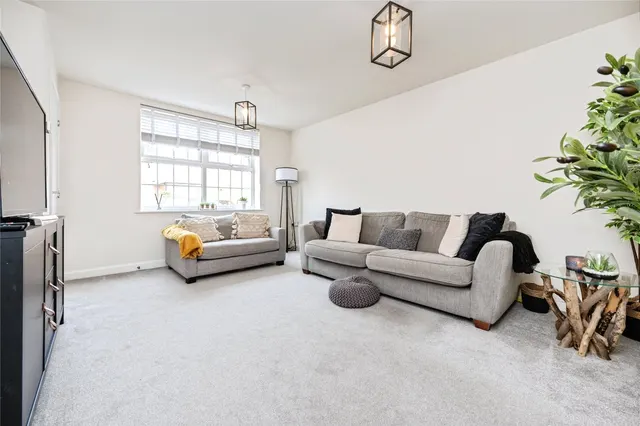 Photo 2 — Chadwick Crescent, Bedfordshire, LU7
