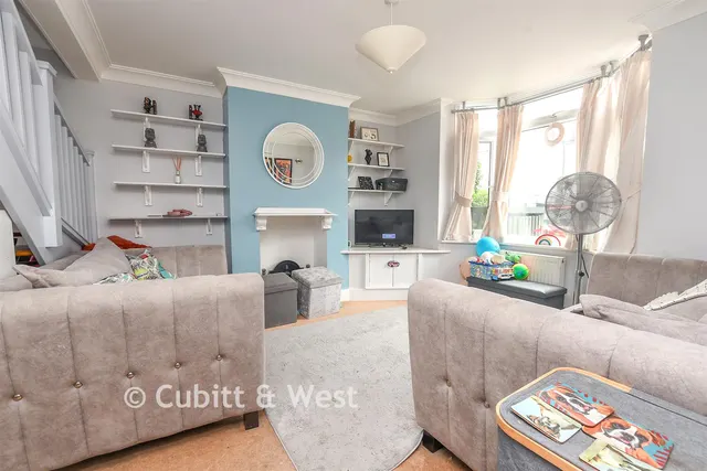 Spencers Road, Horsham, RH12, photo 3