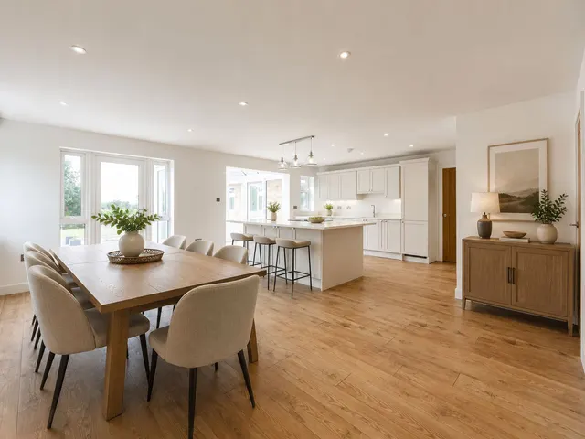 Chain Free Four Bedroom Detached Bung, photo 1