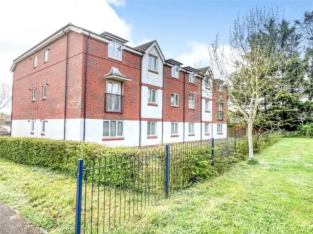 Benham Drive, Spencers Wood, RG7, photo 1