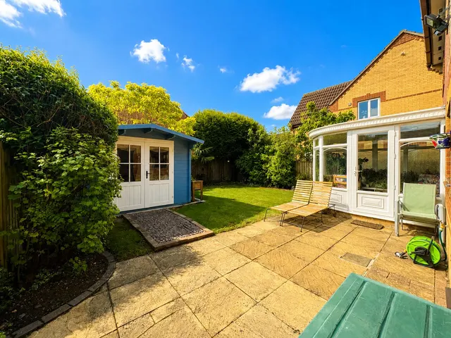 Beech Drive, Brackley, NN13, photo 2