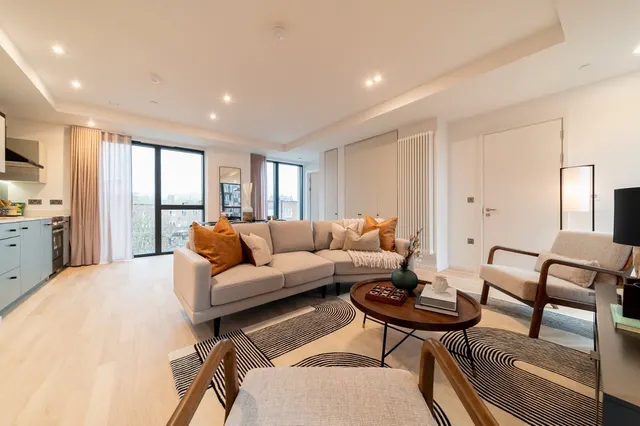 Catherine Wheel Road, Brentford, TW8, photo 1