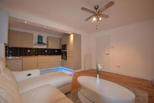 Photo 2 — Green Pond Close, London, Greater London E17 6EF