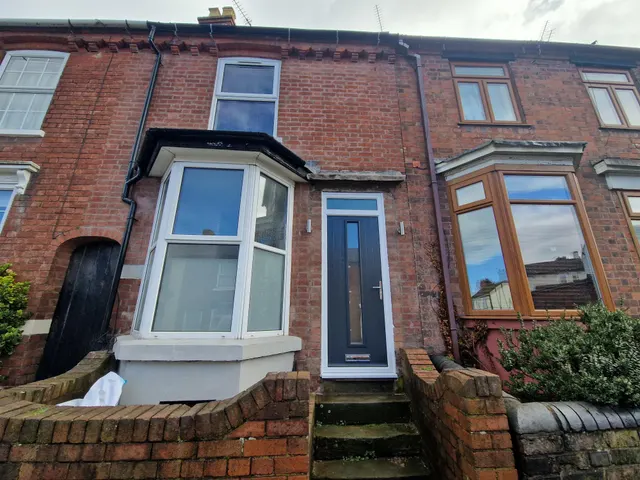 High Street, Wollaston, photo 1