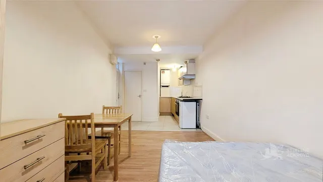 Lower Addiscombe Road, Croydon, CR0, photo 1
