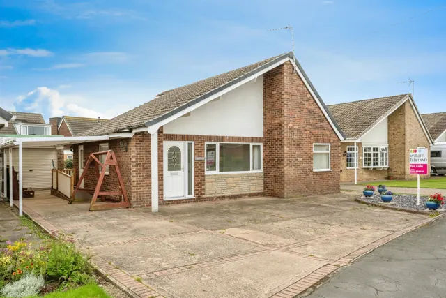 Wiltshire Avenue, Burton-upon-Stather, SCUNTHORPE, photo 1