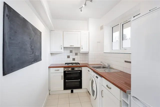 Upper Richmond Road, London, SW15, photo 2