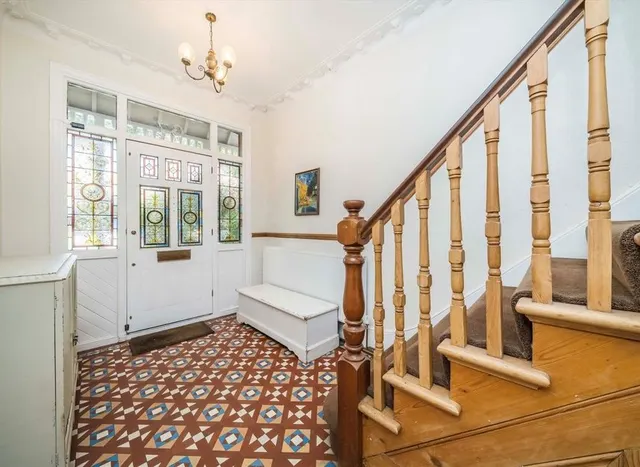Photo 3 — Victoria Avenue, Surbiton, KT6