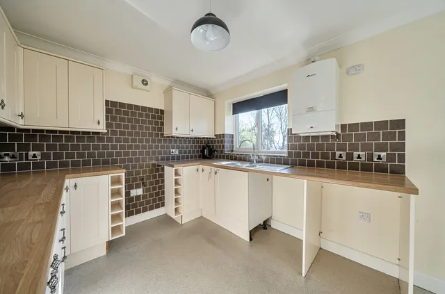 Brynmor Close, Newtown, photo 2