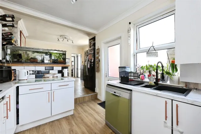 Alfred Road, Sandown, PO36, photo 3
