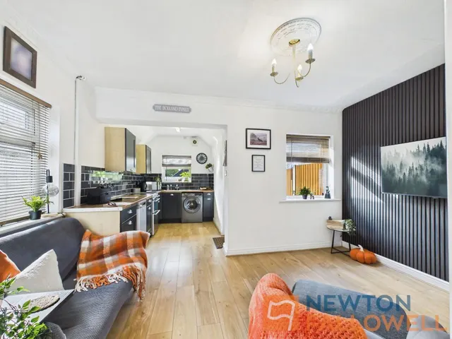 King Charles Avenue, Walsall, WS2, photo 3