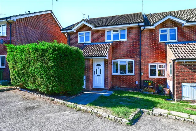 Throgmorton Road, Yateley, GU46, photo 1
