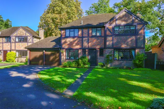 Broadhurst, Farnborough, Hampshire, GU14 9XA, photo 1