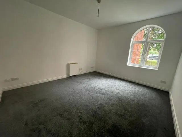 Barton Road, Eccles, M30, photo 3