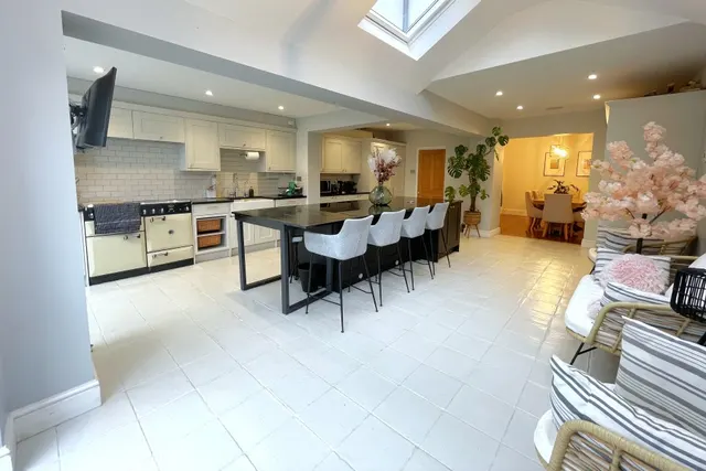 Alexandra Road, Addlestone, KT15, photo 2