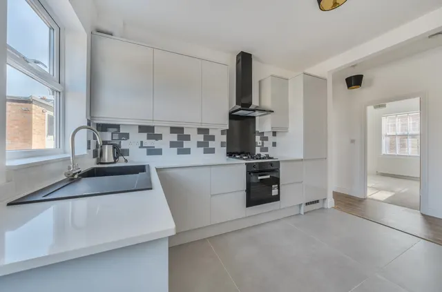 Gipsy Lane, Wokingham, RG40, photo 3