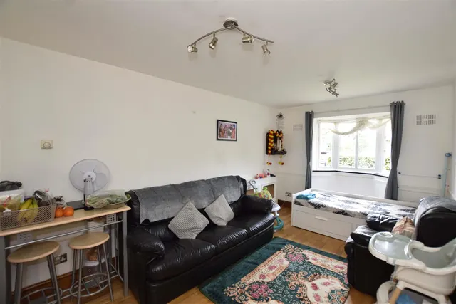 Stanley Avenue, Wembley, HA0, photo 3