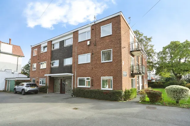 North Parade, Leeds, LS16, photo 1
